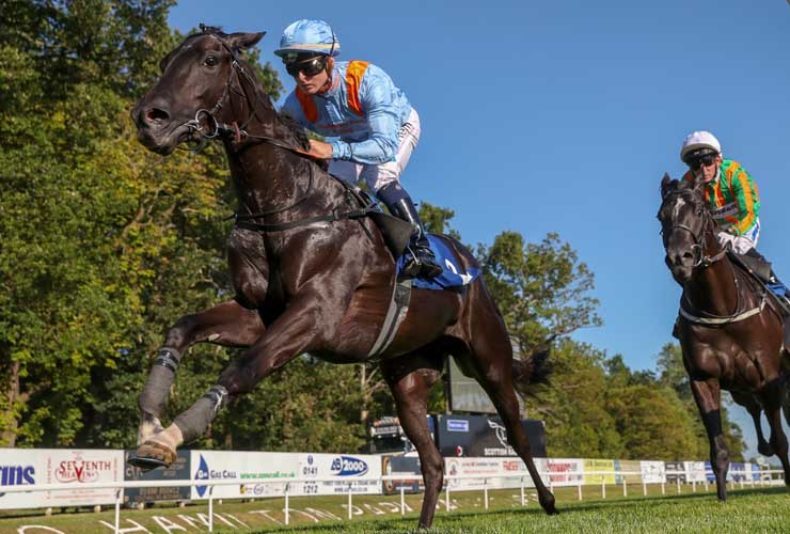 photo: Almada Raceday